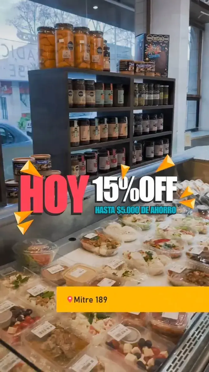 Góndola de Patay con frascos y comidas para llevar